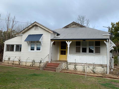 Yellow Door House Adelong - Accommodation Asia 1