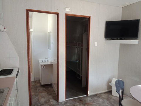 Young Caravan Park - Accommodation Asia 1