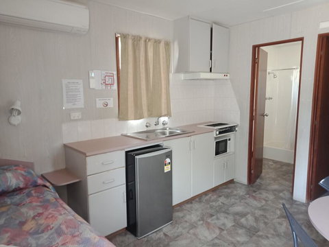 Young Caravan Park - Accommodation Asia 2