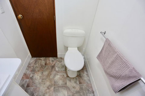 Young Caravan Park - Accommodation Asia 3