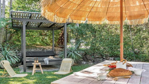 Your Luxury Escape - Den - 5min Walk To Clarke's Beach - Accommodation Guide 0