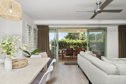 Your Luxury Escape - Karinya At Surfside - Accommodation Guide 3