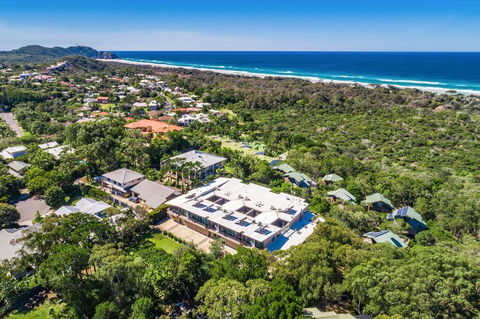 Your Luxury Escape - Vue From Here - Accommodation Guide 3