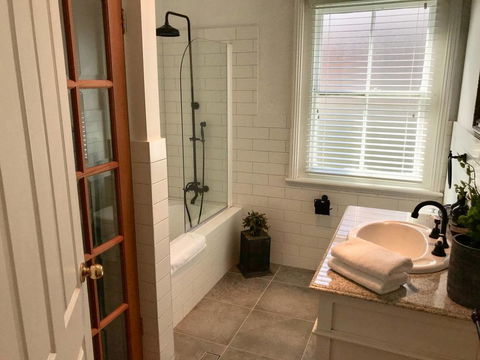 YSG The Edward Townhouse 153 - Walk To Town - Accommodation Asia 2