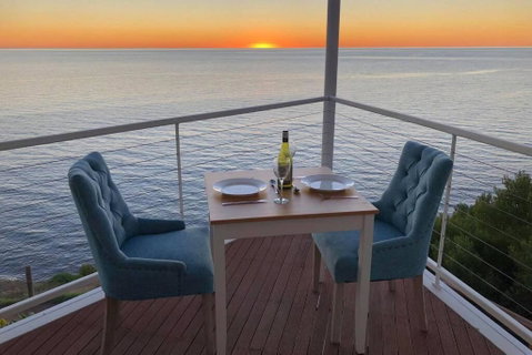 *Newly Listed* Couples Clifftop Retreat - Accommodation Guide 0