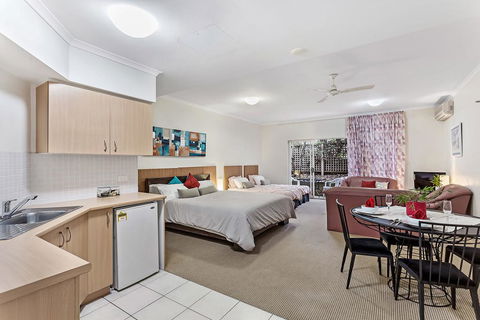 Zenith Studio, Unit 3/10 Messines Street - Accommodation Asia 0