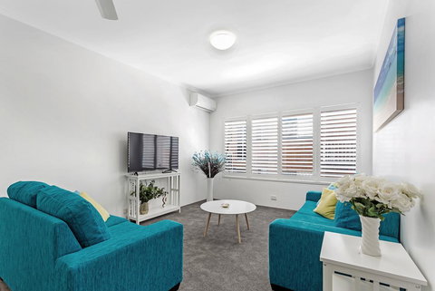 Zenith Unit 7 - Shoal Bay - Accommodation Guide 2