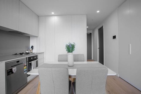 Grey Style, Simple And Cozy Apt@Parkville+Carpark - Accommodation Guide 1