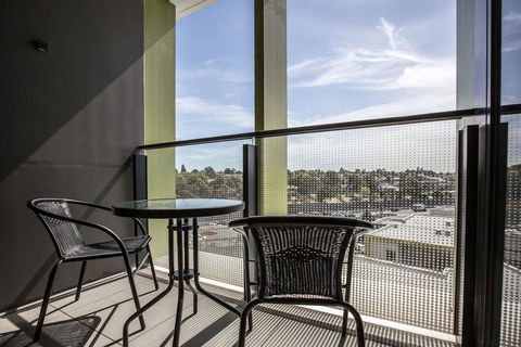 Modern City Comfy And Warm Apt@Parkville+Carpark - Accommodation Asia 3