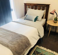 Haven Family dog freindly  close to Hospital Airport Bunnings - Accommodation Asia