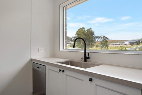 4 Bedroom Home With Theatre Room, Close To CBD And Beaches. - Accommodation Guide 3