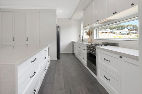4 Bedroom Home With Theatre Room, Close To CBD And Beaches. - Accommodation Guide 1