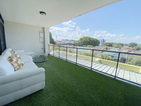 A Cozy 2B2B Apartment Near Airport & Train Station - Accommodation Guide 0