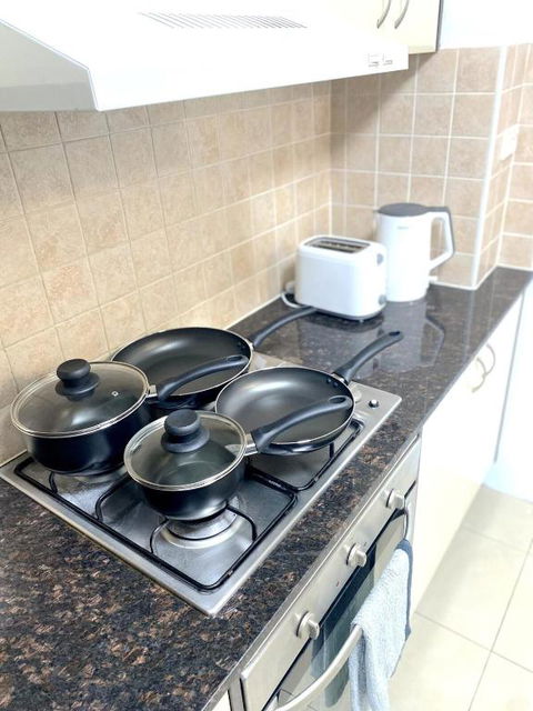 A Cozy 2B2B Apartment Near Airport & Train Station - Accommodation Guide 4