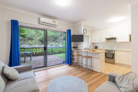Adriana 4 Open Plan Living With Backyard - Accommodation Guide 0