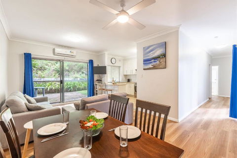 Adriana 4 Open Plan Living With Backyard - Accommodation Guide 2