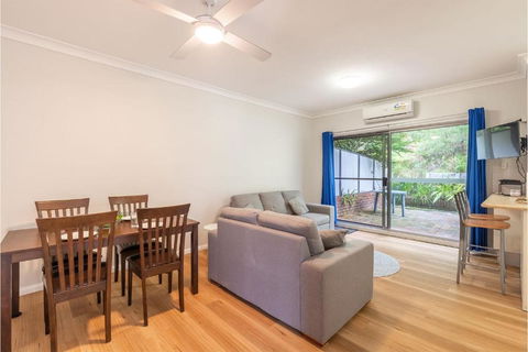 Adriana 4 Open Plan Living With Backyard - Accommodation Guide 3