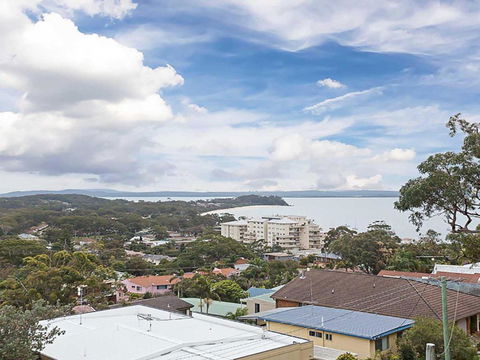 Adriana 9 Fabulous Views And Aircon - Accommodation Guide 0