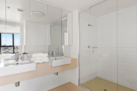 A 2BR Apt With Amazing Harbor Views FREE Parking - Accommodation Asia 2