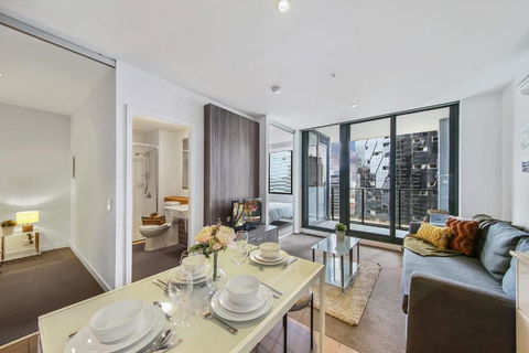 A Chic 2BR Home Near Southern Cross City Views - Accommodation Asia 0