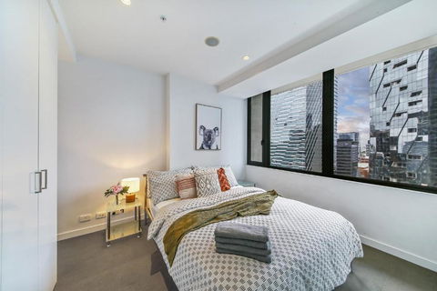 A Chic 2BR Home Near Southern Cross City Views - Accommodation Asia 3