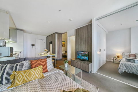 A Chic 2BR Home Near Southern Cross City Views - Accommodation Asia 2
