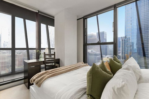 A Chic & Comfy 2BR Apt On Collins With City Views - Accommodation Asia 1