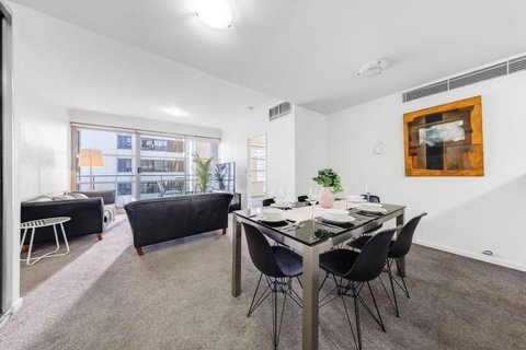 A Comfy 2BR Apt Right Next To Darling Harbour - Accommodation Asia 4