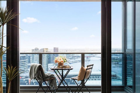 A Cozy 2BR Apt With Harbour Views FREE Parking - Accommodation Asia 1