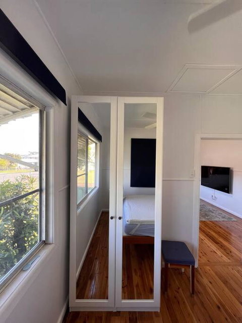 A Delightful Two-bedroom Cottage On Toowoon Bay. - Accommodation Asia 4