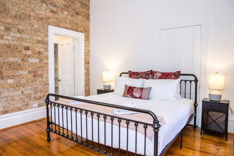 A Designer Apartment With Classic Heritage Details - Accommodation Guide 3