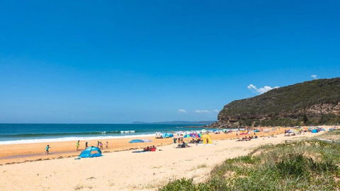 A Grand Beach Retreat - Accommodation Guide 4