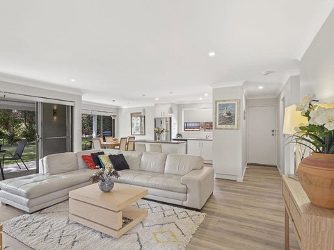 A Homely House 6 Mistral Close - Accommodation China 1