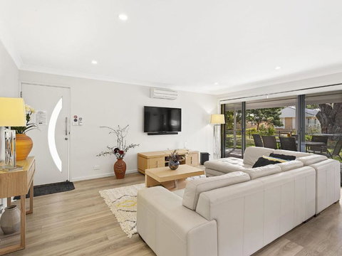 A Homely House 6 Mistral Close - Accommodation China 2