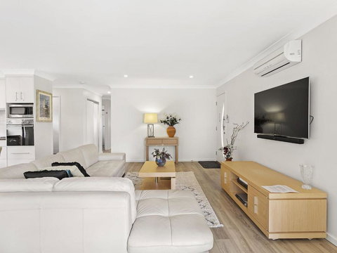 A Homely House 6 Mistral Close - Accommodation China 3