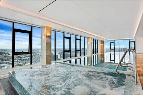 A Lux 2BR Apt With Panoramic Views, FREE Parking - Accommodation Guide 2