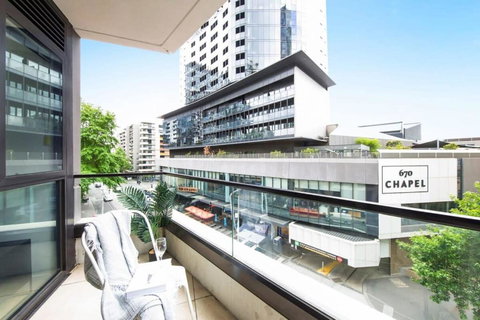 A Lux & Cozy 2BR Apt In The Heart Of Chapel Street - Accommodation Asia 1