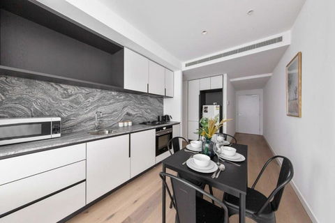 A Lux & Modern Apt Next To Southern Cross Station - Accommodation Guide 0