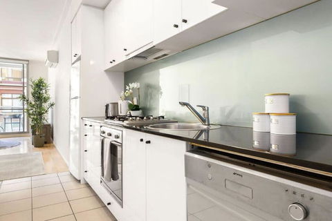 A Modern & Stylish Studio Next To Darling Harbour - Accommodation Guide 3