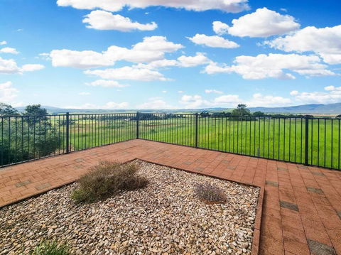 A Picturesque 3 Bedroom House With Splendid Views - Accommodation Guide 0