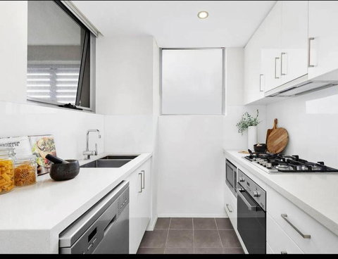 A Private Room - 1 Train Stop To Chatswood CBD - Accommodation Asia 0