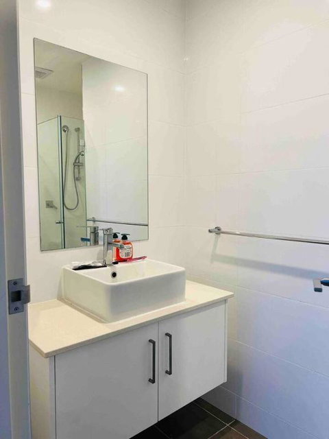 A Private Room - 1 Train Stop To Chatswood CBD - Accommodation Asia 3