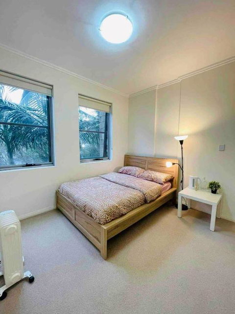 A Private Room - 1 Train Stop To Chatswood CBD - Accommodation Asia 1