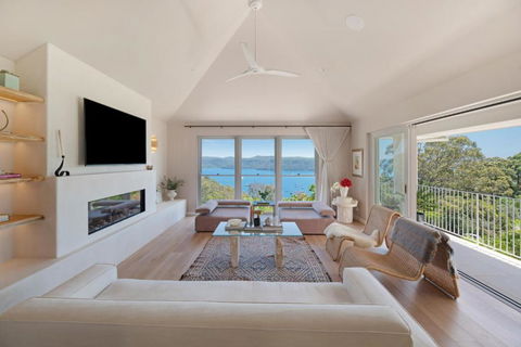 A Slice Of Paradise, Newly Transformed Avalon House With Breathtaking Views - Accommodation Guide 2