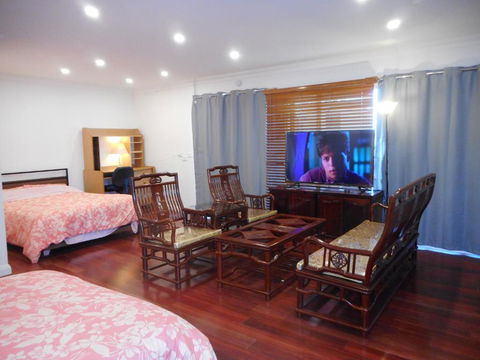 A Spacious Holiday Suite - Accommodation Guide 3