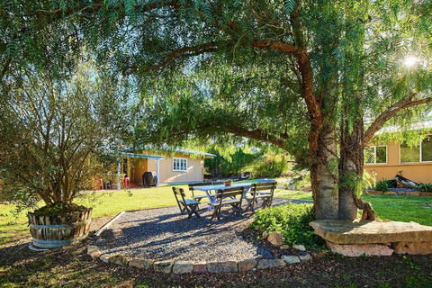 A Stanthorpe Getaway - Accommodation Guide 1