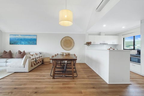 A Stones Throw Gnarabup - Accommodation Guide 3