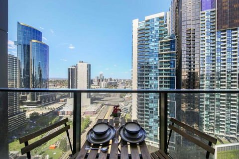 A Stylish 2BR Apt With City Views In Southbank - Accommodation Guide 0