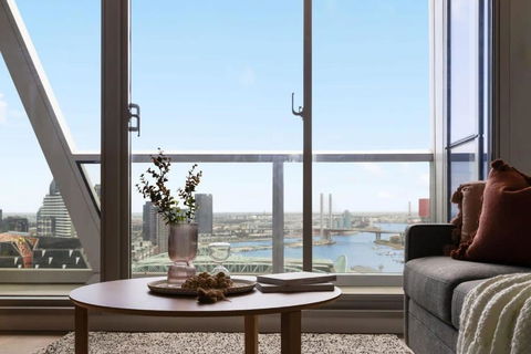 A Stylish 3BR Apt With Harbour Views FREE Parking - Accommodation Guide 0