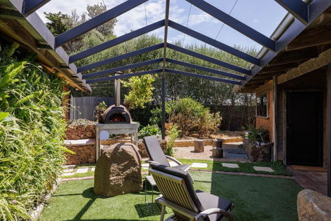 A Stylish And Unique Retreat At Surf Beach - Accommodation Guide 0